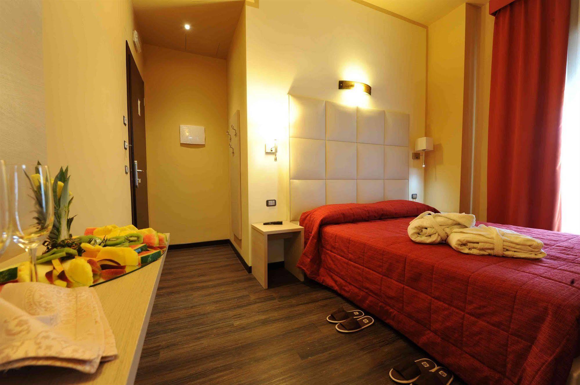 Maiorano Boutique Hotel Manfredonia Bagian luar foto