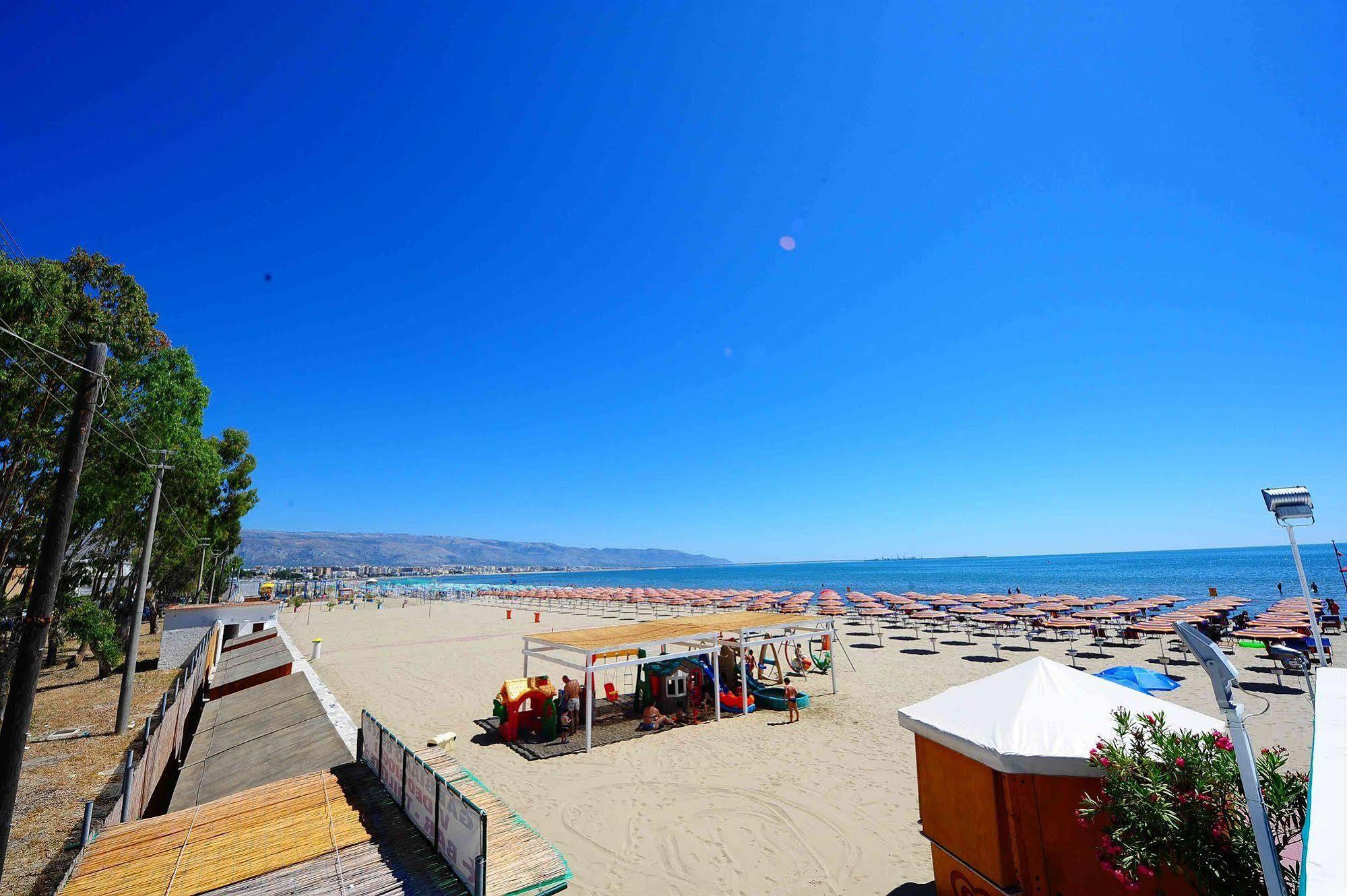 Maiorano Boutique Hotel Manfredonia Bagian luar foto